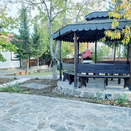 בית הארחה стаи за гости Holiday Garden