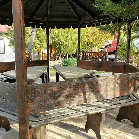 стаи за гости Holiday Garden בית הארחה