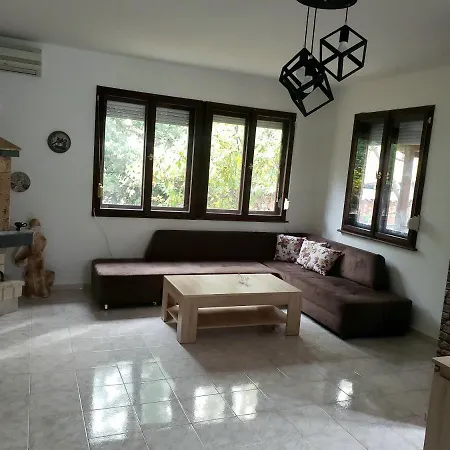 בית הארחה стаи за гости Holiday Garden