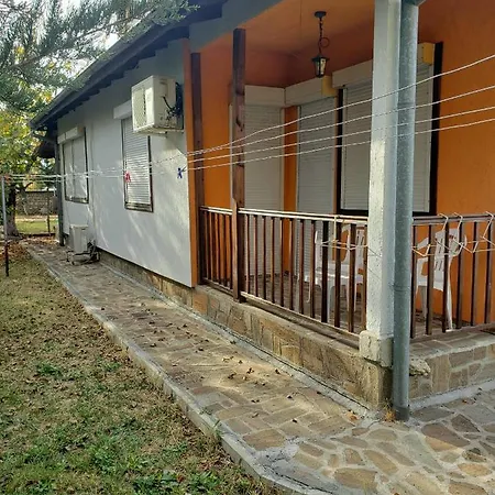 בית הארחה стаи за гости Holiday Garden